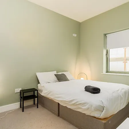 Beautiful 3 Bed House, Sleeps 5 - No 4 Lyrath Nyaraló *