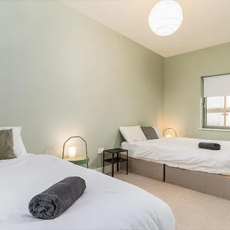 Beautiful 3 Bed House, Sleeps 5 - No 4 Lyrath